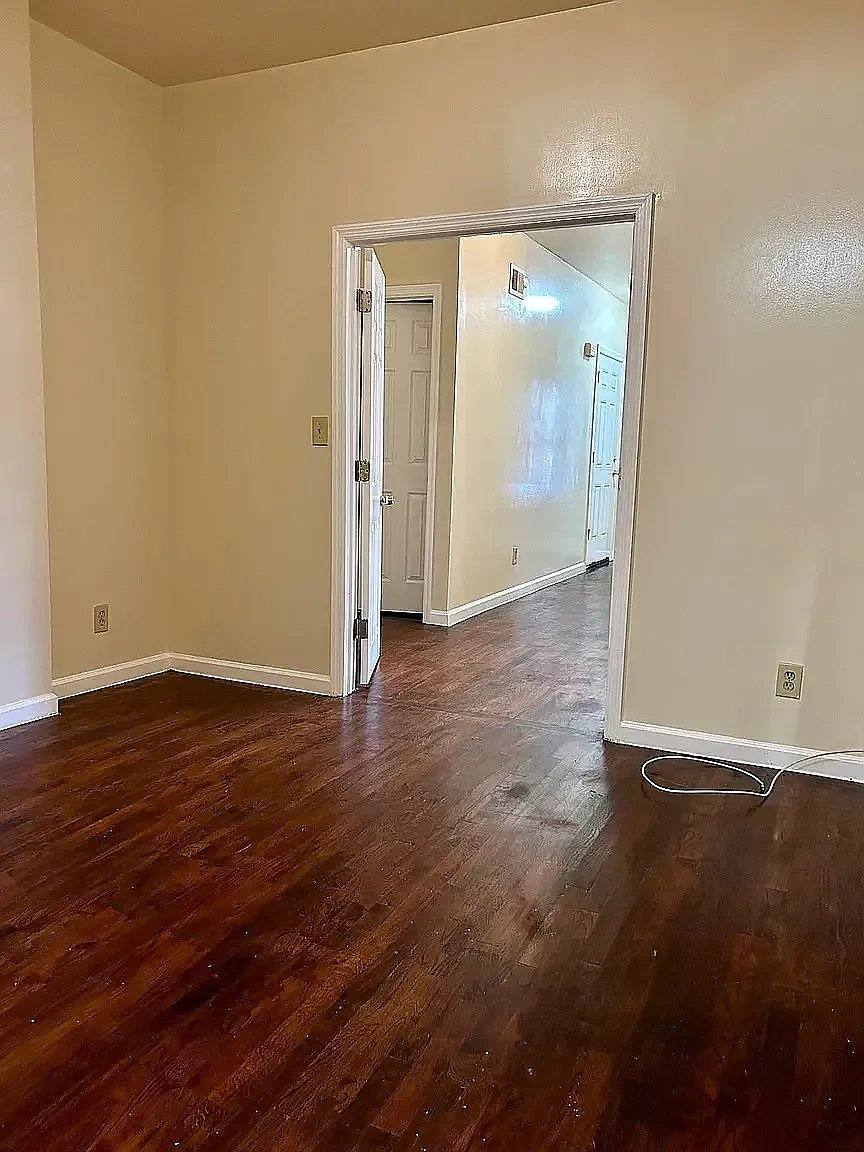 Apartment for rent at 318 16th Ave #2L, Newark, NJ 07103