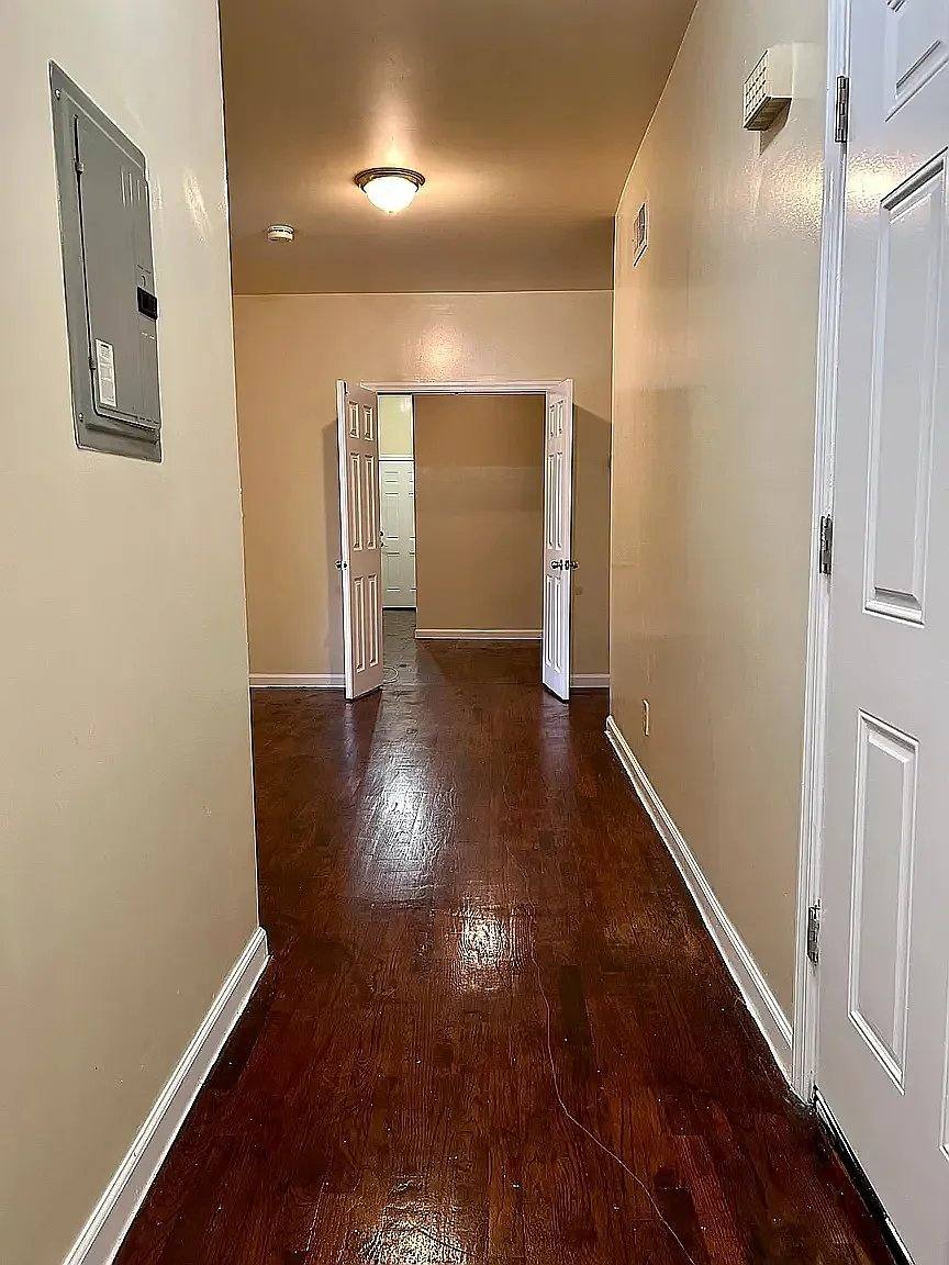 Apartment for rent at 318 16th Ave #2L, Newark, NJ 07103