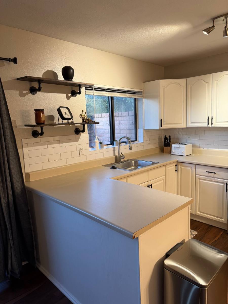 Condo for rent at 1033 W Laguna Dr #1200, Tempe, AZ 85282