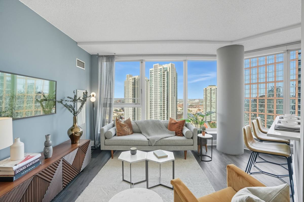 Apartment for rent at 307 N Canal St, Chicago, IL 60606