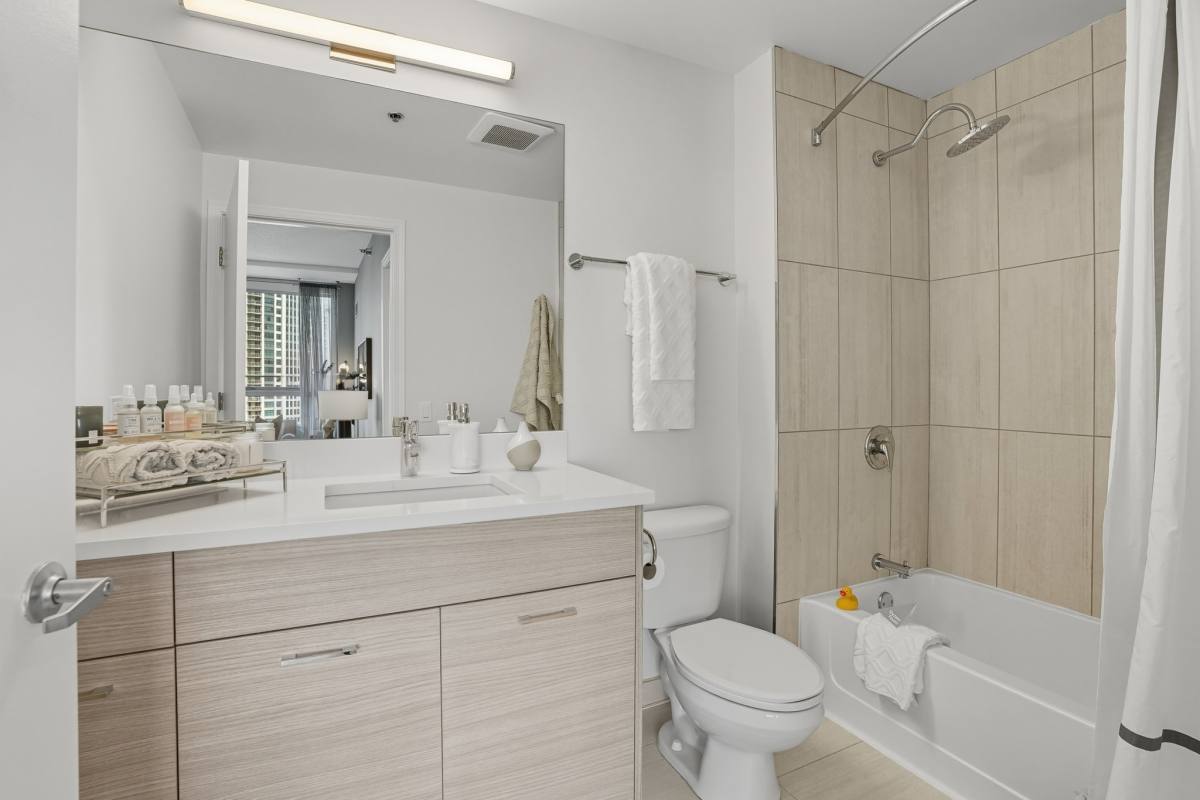 Apartment for rent at 307 N Canal St, Chicago, IL 60606