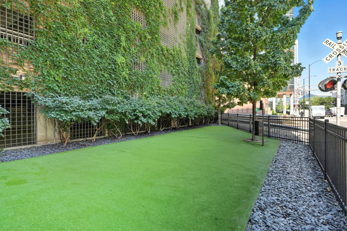 Apartment for rent at 307 N Canal St, Chicago, IL 60606