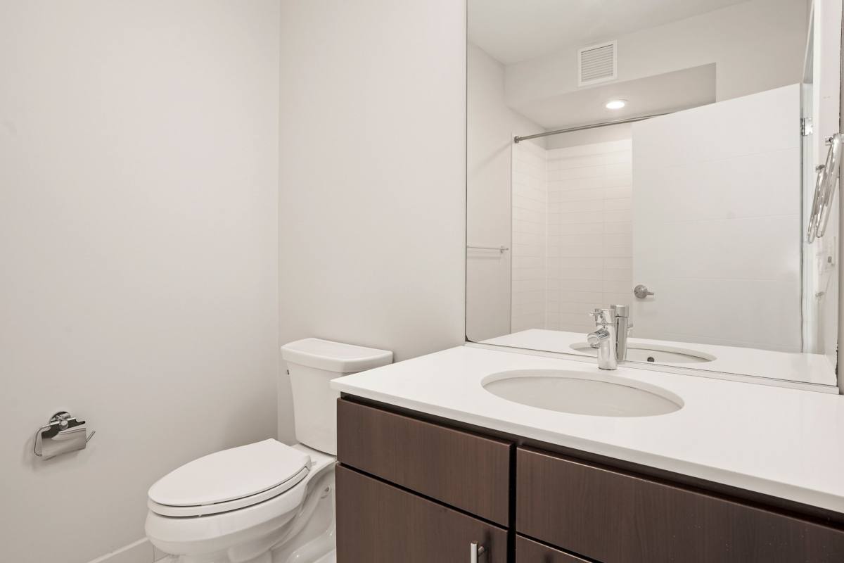 Apartment for rent at 756 W Adams St, Chicago, IL 60661