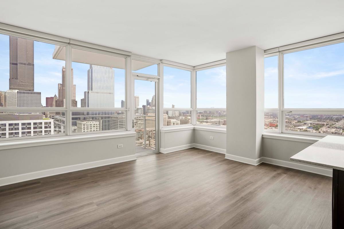 Apartment for rent at 756 W Adams St, Chicago, IL 60661