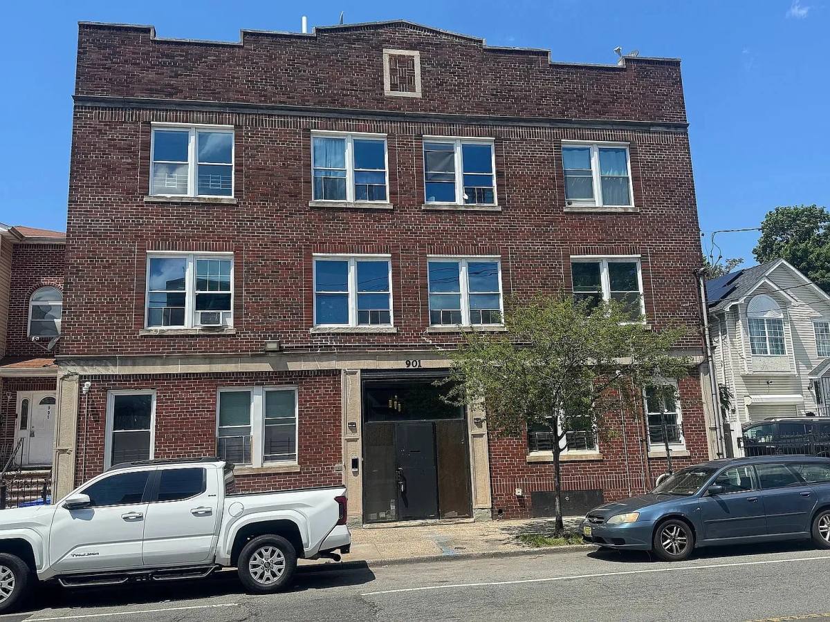Apartment for rent at 901 Bergen St #3A, Newark, NJ 07112