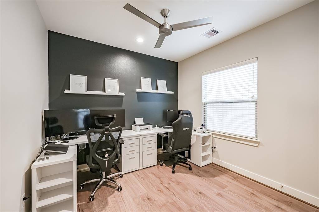 Townhouse for rent at 5209 Allen St #F, Houston, TX 77007