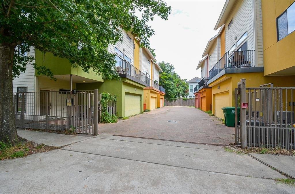 Townhouse for rent at 4122 Spencer St, Houston, TX 77007