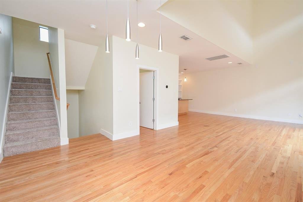 Townhouse for rent at 4122 Spencer St, Houston, TX 77007