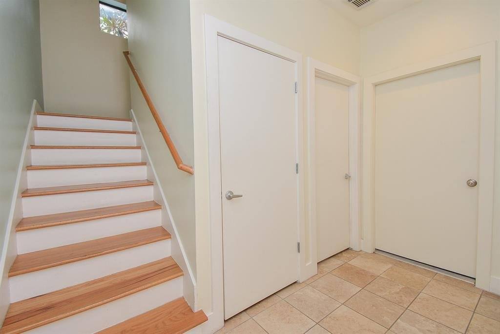 Townhouse for rent at 4122 Spencer St, Houston, TX 77007