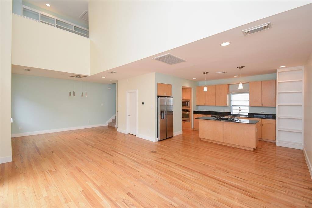 Townhouse for rent at 4122 Spencer St, Houston, TX 77007