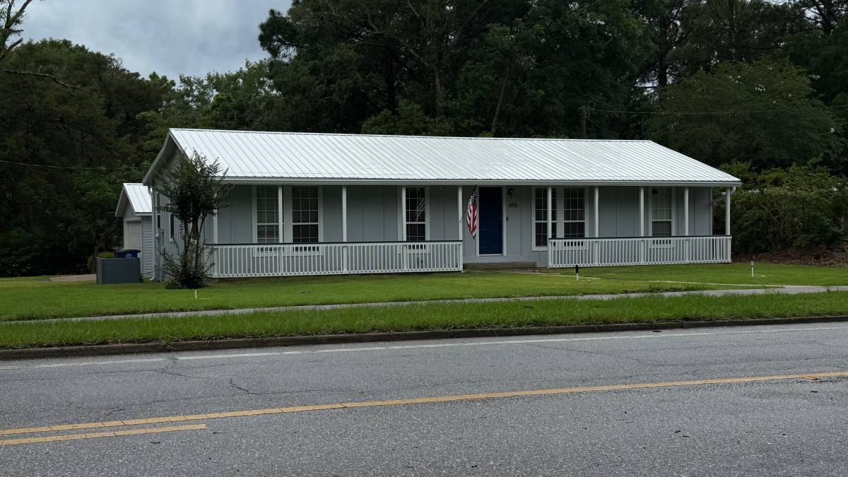 House for rent at 656 Fairhope Ave, Fairhope, AL 36532