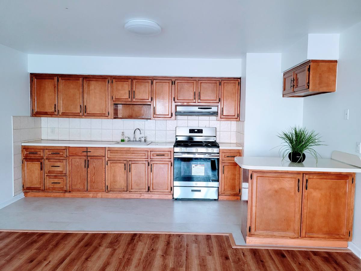 Apartment for rent at 219 Roosevelt St #2, Union City, NJ 07087