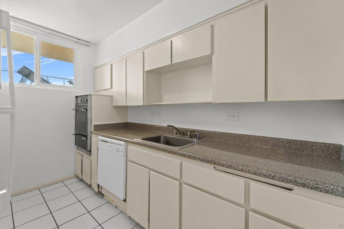 Apartment for rent at 691 Levering Ave #28, Los Angeles, CA 90024