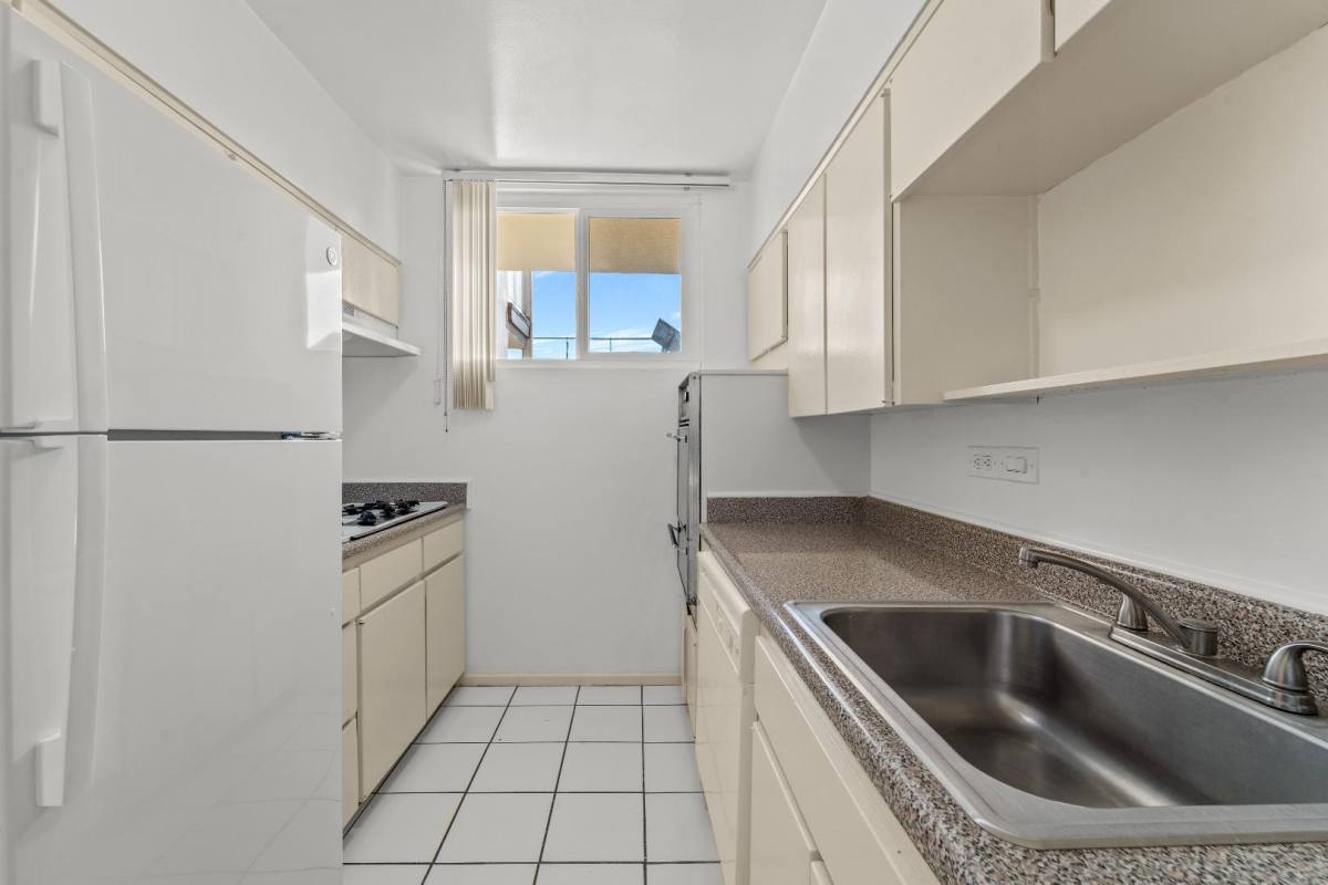Apartment for rent at 691 Levering Ave #28, Los Angeles, CA 90024