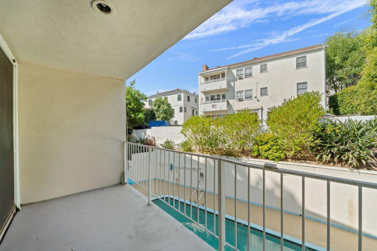 Apartment for rent at 691 Levering Ave #28, Los Angeles, CA 90024