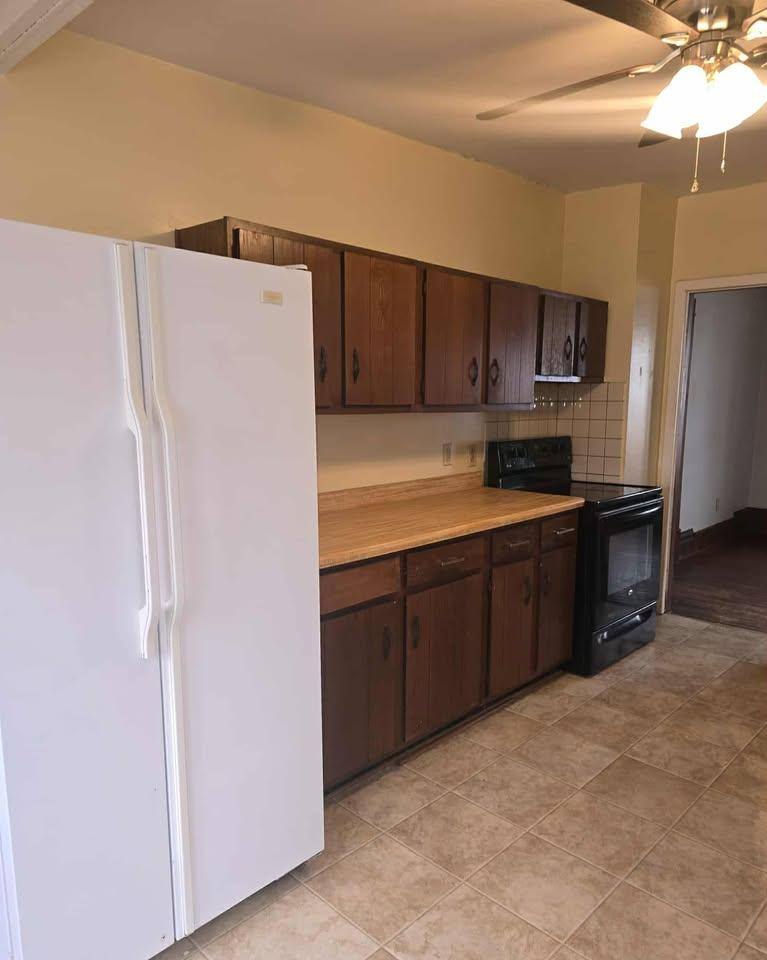 House for rent at 411 3rd St SW, Oelwein, IA 50662