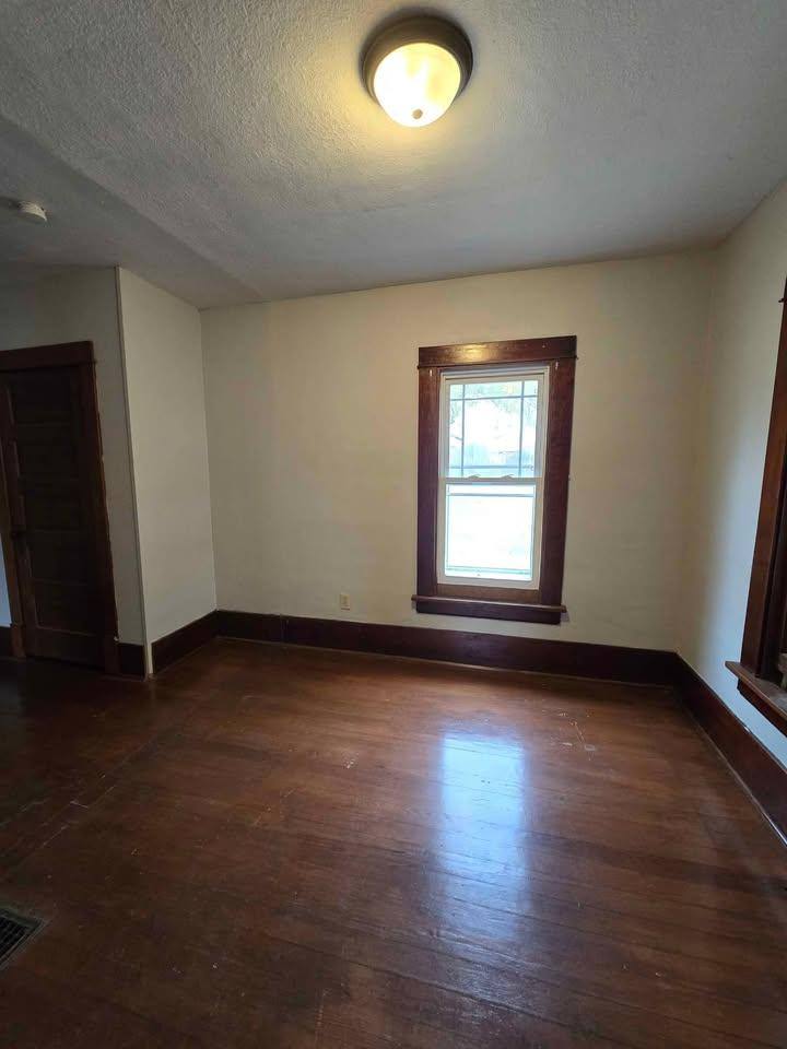 House for rent at 411 3rd St SW, Oelwein, IA 50662