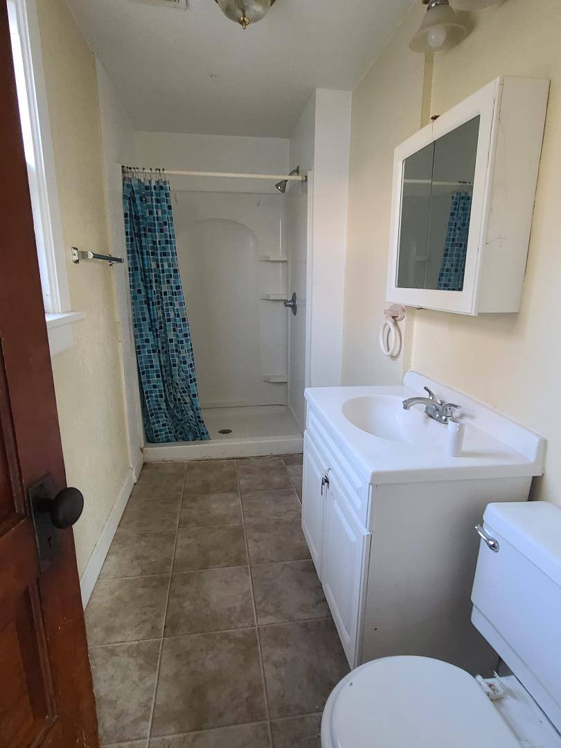 House for rent at 411 3rd St SW, Oelwein, IA 50662