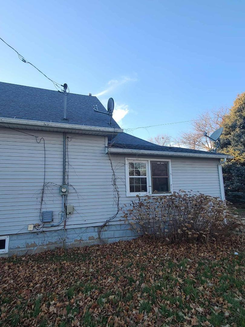 House for rent at 411 3rd St SW, Oelwein, IA 50662