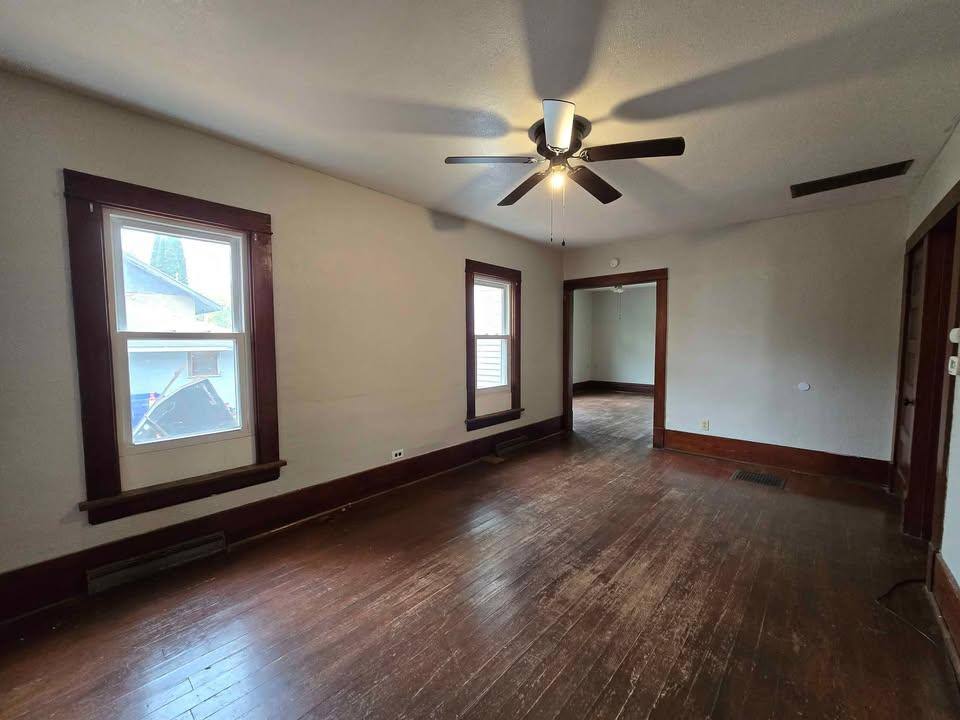 House for rent at 411 3rd St SW, Oelwein, IA 50662