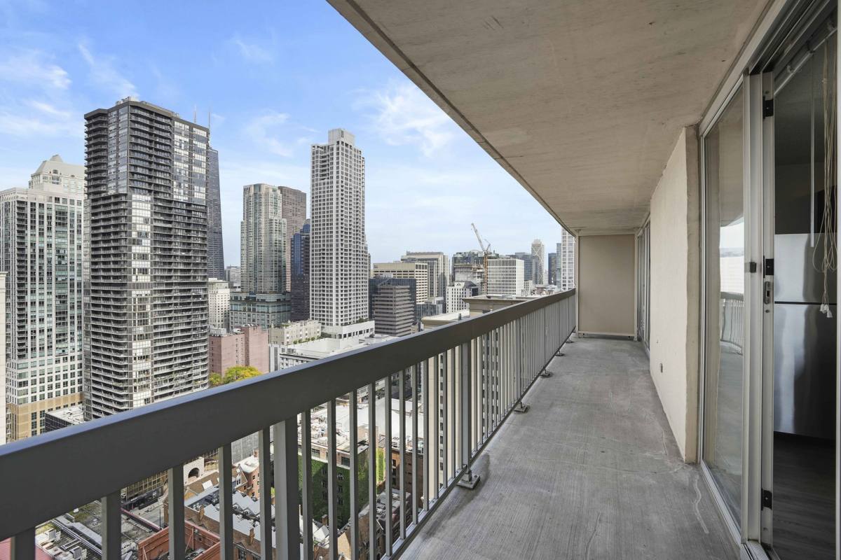 Apartment for rent at 542 N State, Chicago, IL 60654