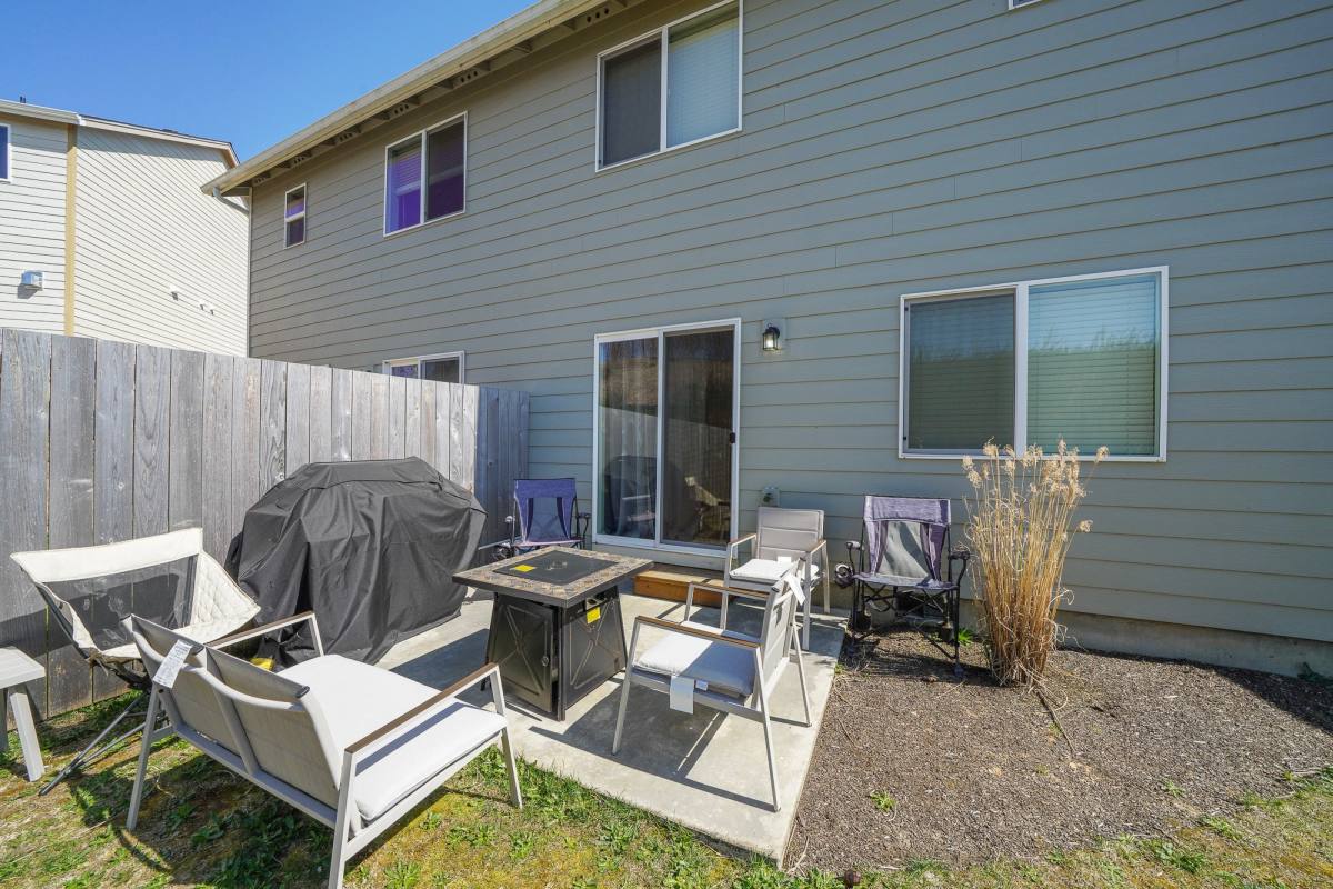 Townhouse for rent at 1564 SE Honeysuckle Loop, Warrenton, OR 97146