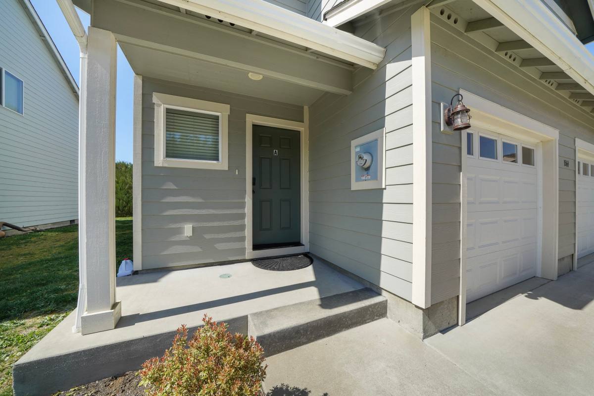 Townhouse for rent at 1564 SE Honeysuckle Loop, Warrenton, OR 97146