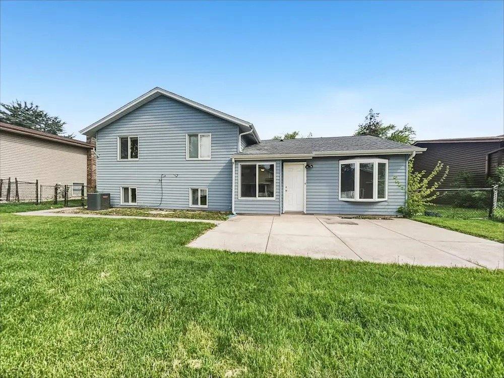 House for rent at 5265 Arquilla Dr, Richton Park, IL 60471