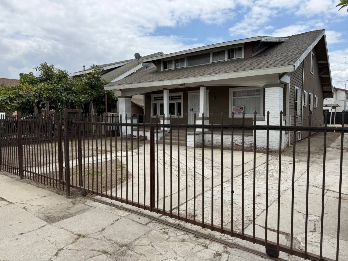 House for rent at 860 W 56th, Los Angeles, CA 90037
