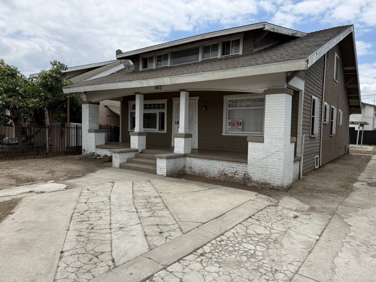 House for rent at 860 W 56th, Los Angeles, CA 90037