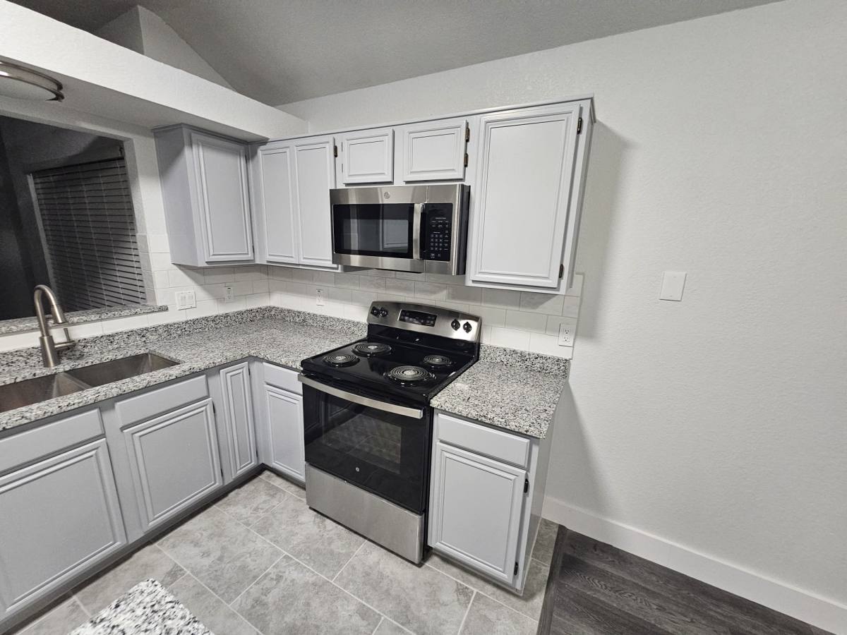 House for rent at 919 Crestwood Dr, Cedar Hill, TX 75104