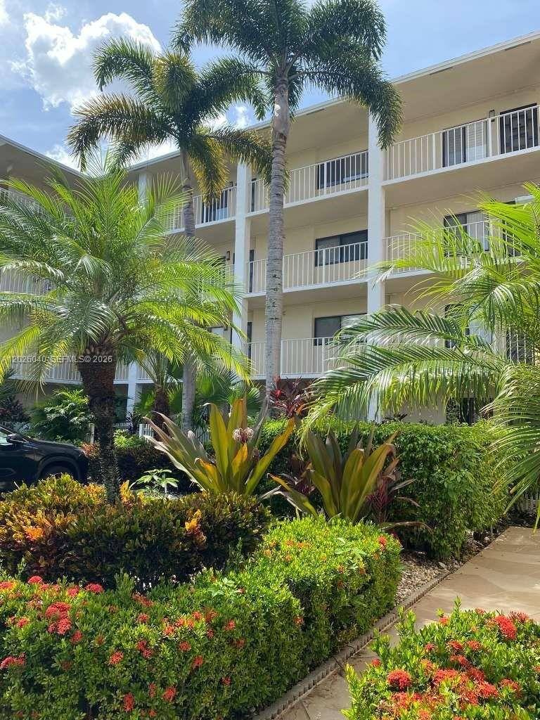 Apartment for rent at 7350 Kinghurst Dr, Delray Beach, FL 33446