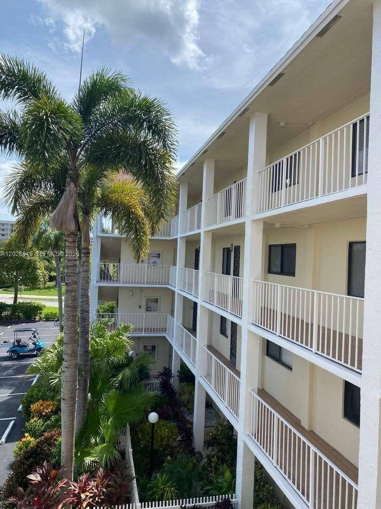 Apartment for rent at 7350 Kinghurst Dr, Delray Beach, FL 33446