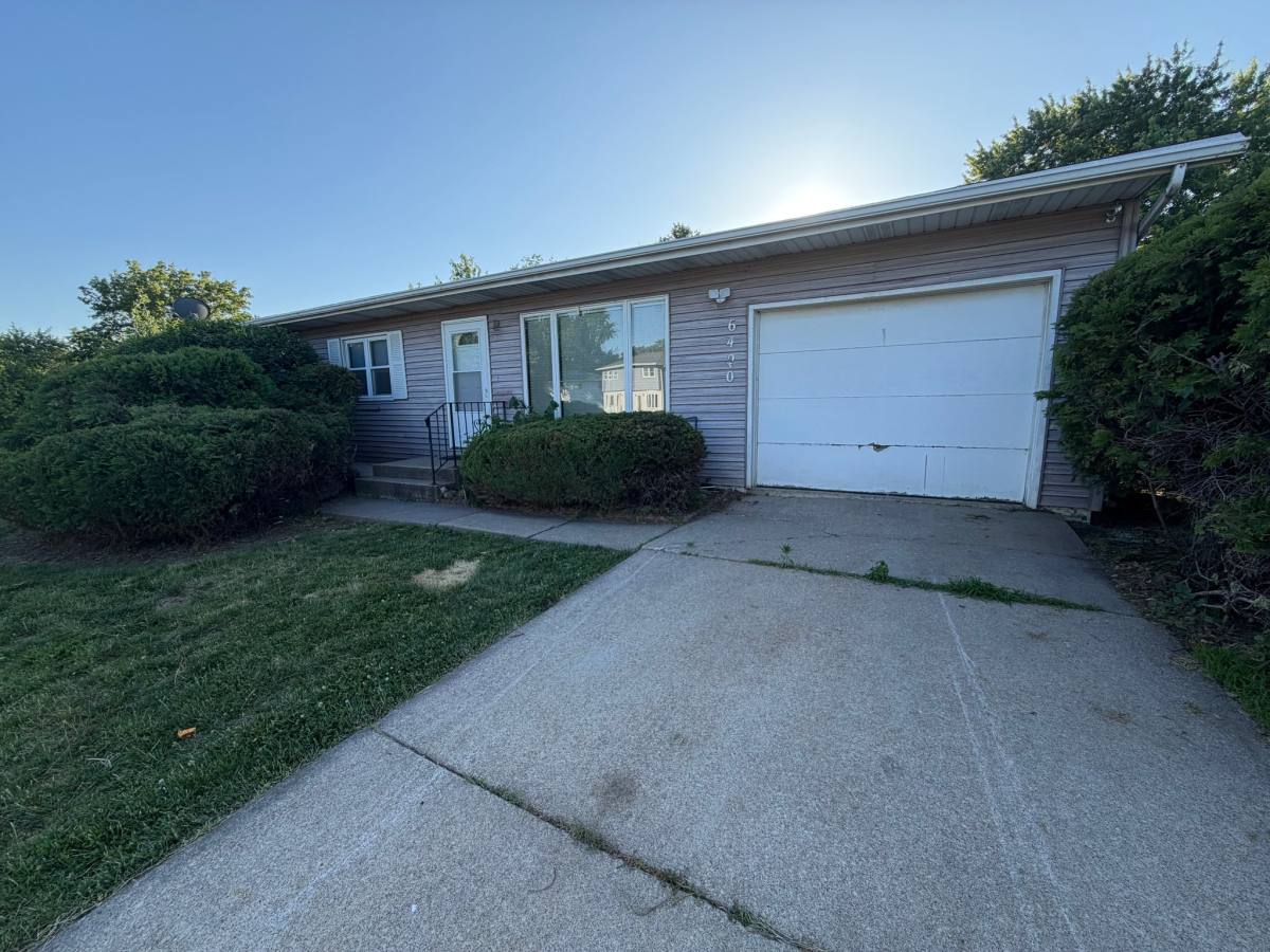 House for rent at 6420 Western Ave, Davenport, IA 52806