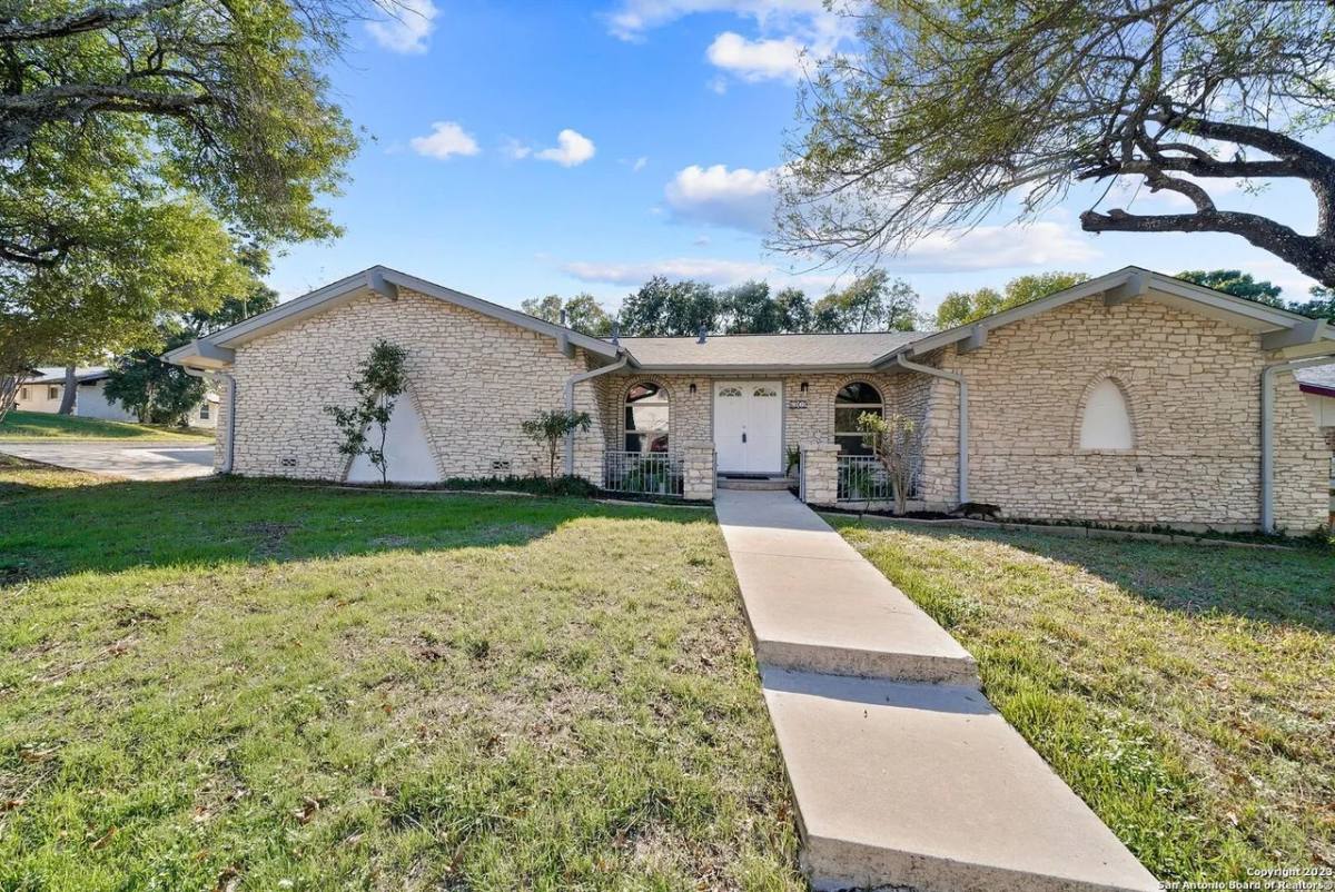 House for rent at 6302 Handsome Lake Dr, San Antonio, TX 78238