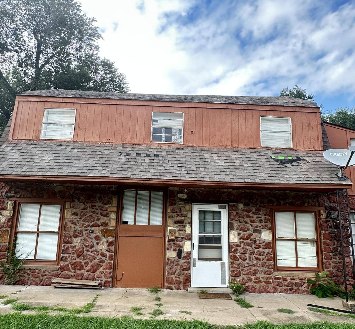 Apartment for rent at 202 E 2nd St, Cushing, OK 74023