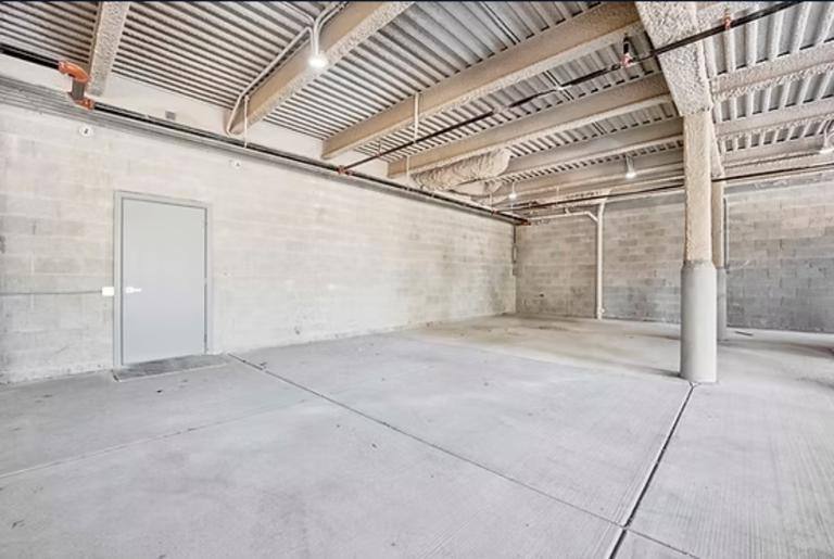 Apartment for rent at 5071 N NW Highway, Chicago, IL 60630