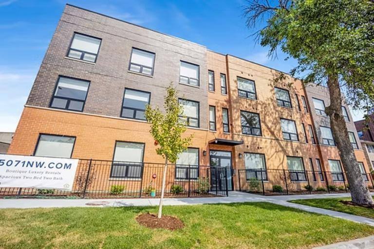 Apartment for rent at 5071 N NW Highway, Chicago, IL 60630