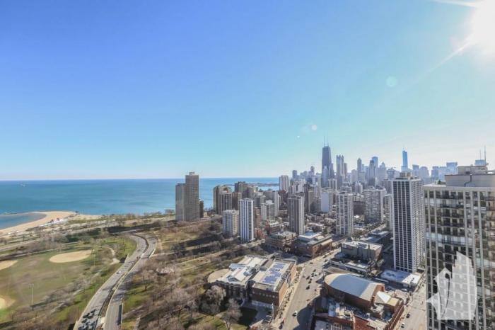 Townhouse for rent at 1730 N Clark St #2410, Chicago, IL 60614