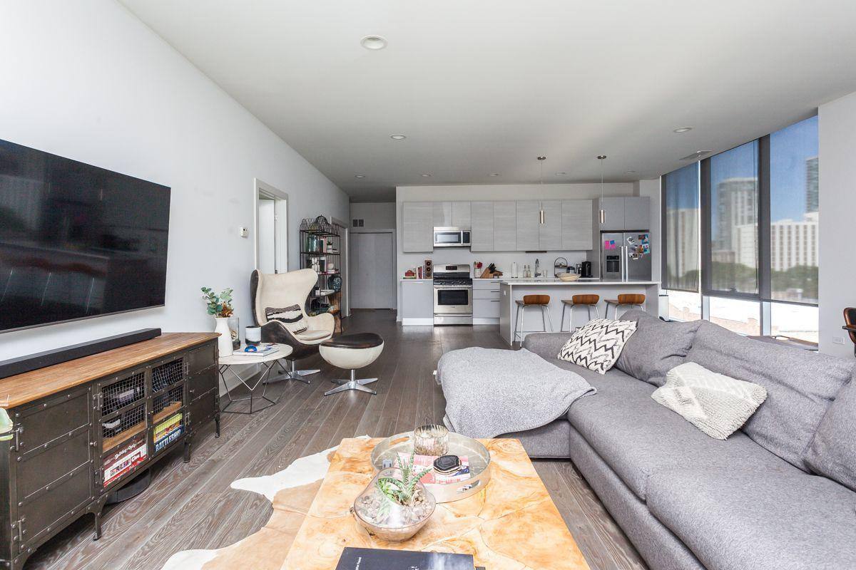 Apartment for rent at 858 N Franklin St #502, Chicago, IL 60610