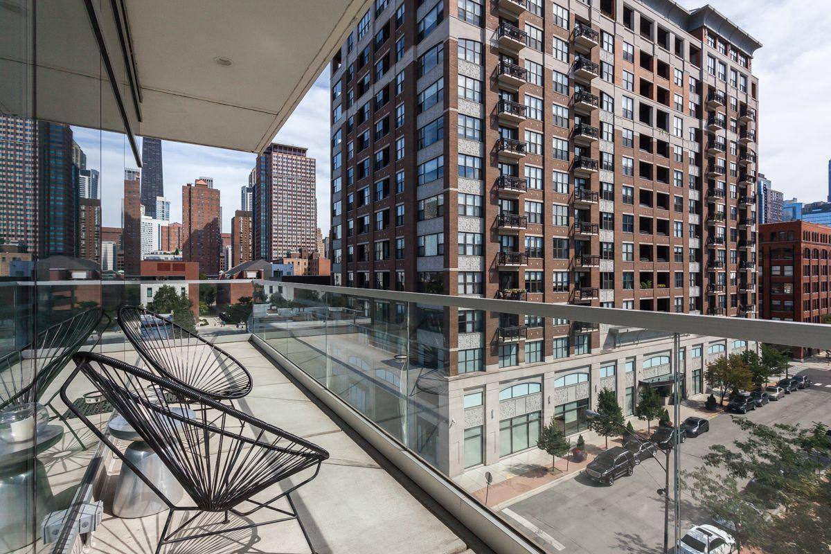Apartment for rent at 858 N Franklin St #502, Chicago, IL 60610