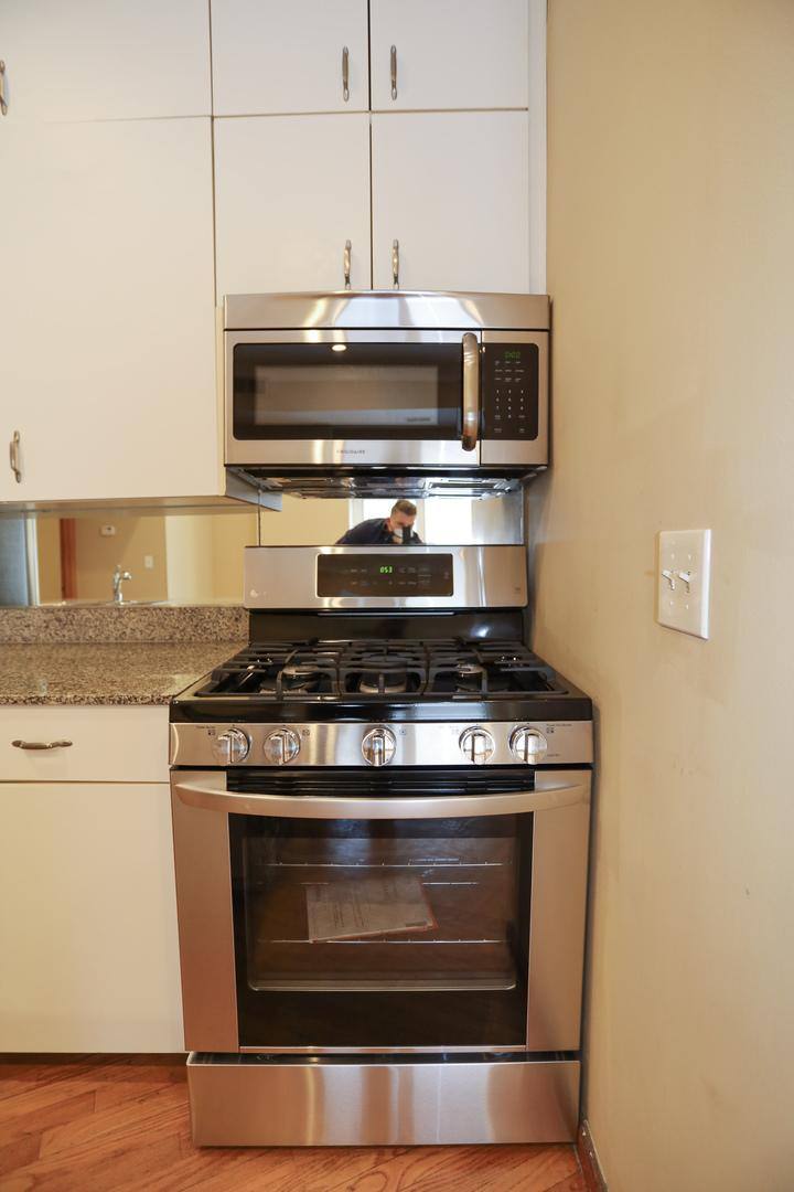 Apartment for rent at 421 W N Ave #3F, Chicago, IL 60610