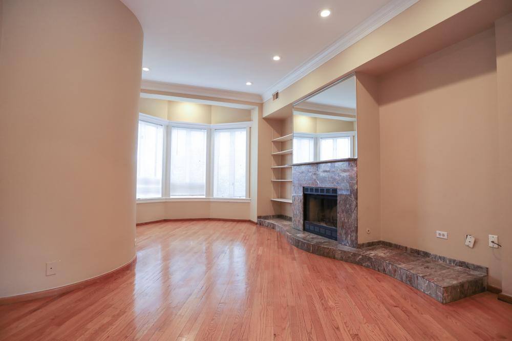 Apartment for rent at 421 W N Ave #3F, Chicago, IL 60610