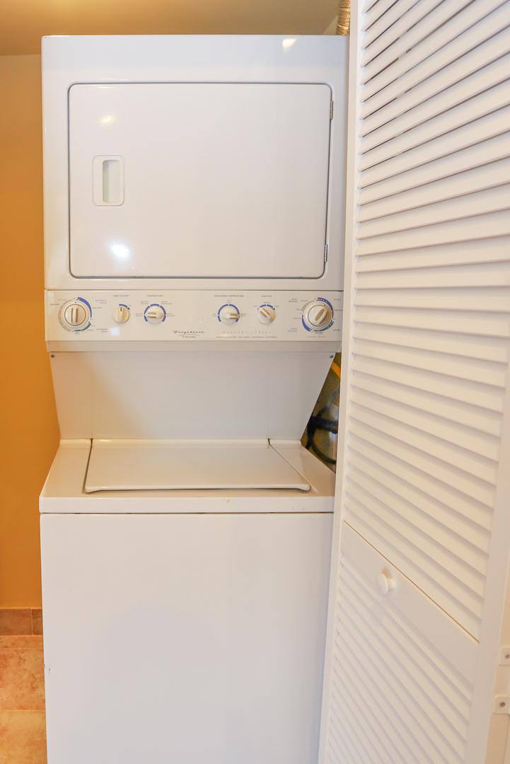 Apartment for rent at 421 W N Ave #3F, Chicago, IL 60610