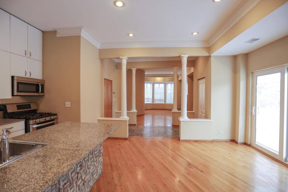 Apartment for rent at 421 W N Ave #3F, Chicago, IL 60610