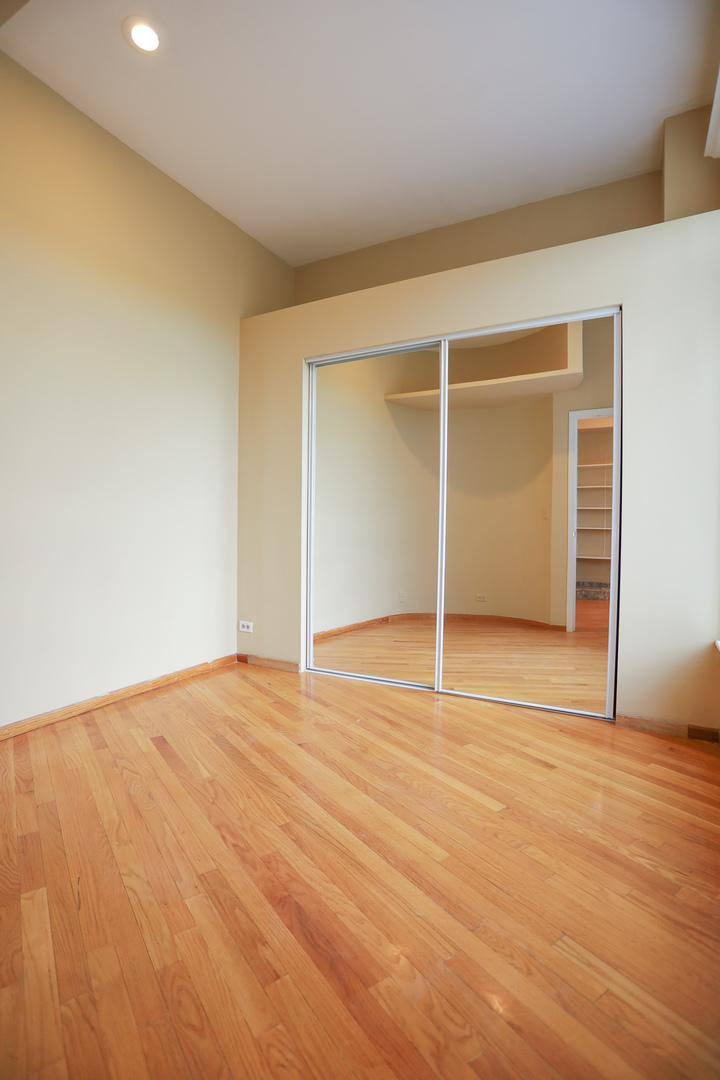 Apartment for rent at 421 W N Ave #3F, Chicago, IL 60610