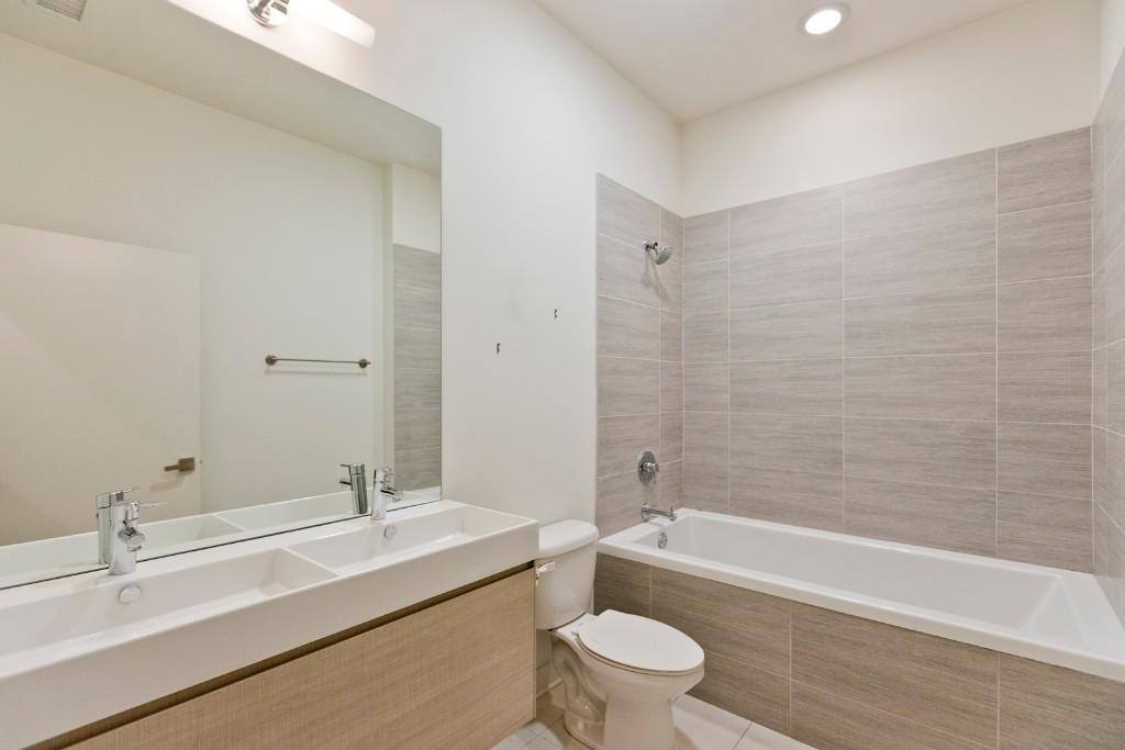 Apartment for rent at 858 N Franklin St #304, Chicago, IL 60610