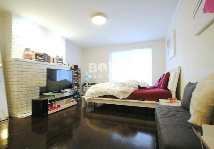 Apartment for rent at 340 E 90th St #3Z, New York, NY 10128