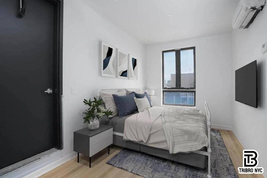 Apartment for rent at 141 Meserole Ave #4PHB, Brooklyn, NY 11222
