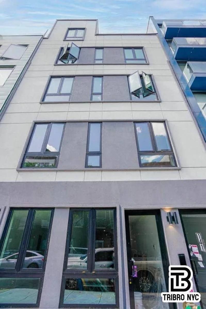 Apartment for rent at 141 Meserole Ave #4PHB, Brooklyn, NY 11222